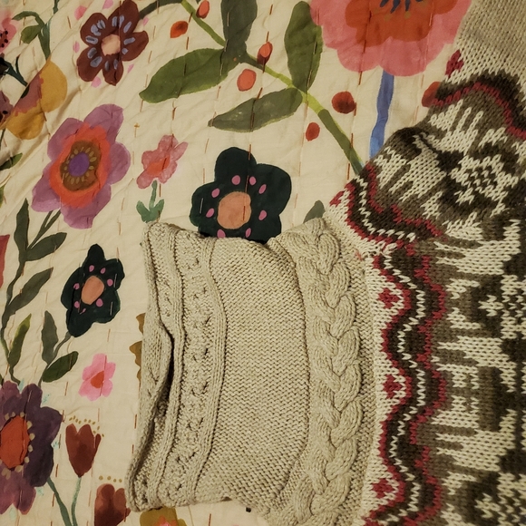 Sweater - Picture 5 of 5
